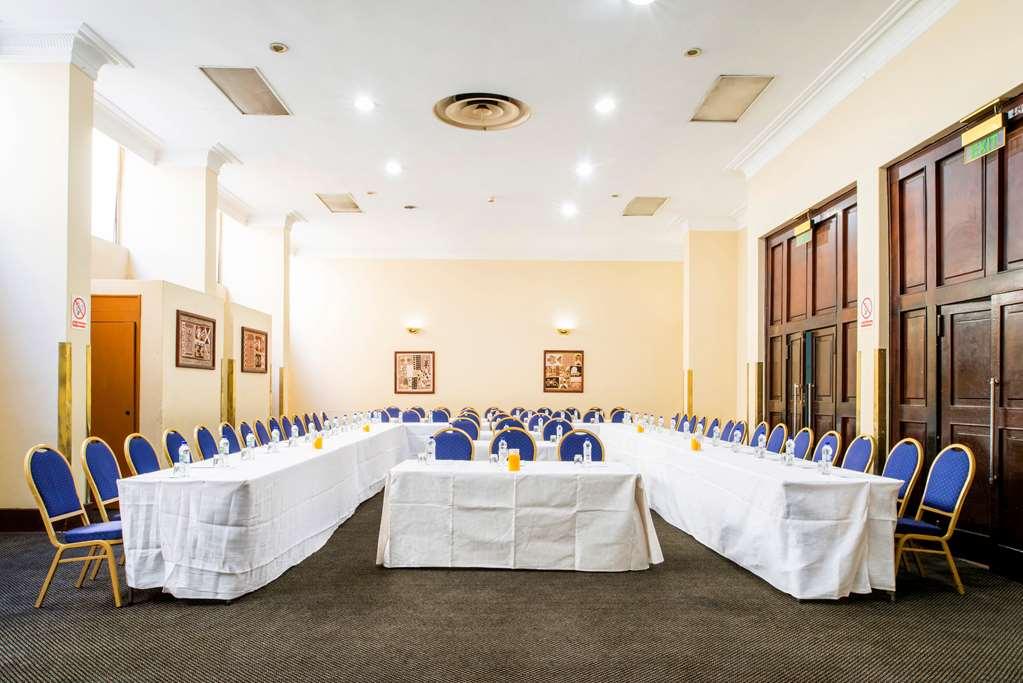 New Ambassador Hotel Harare Room photo